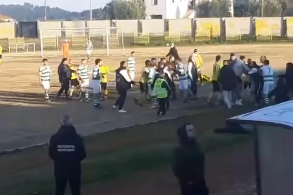 VELIKI SKANDAL U GRČKOJ: Navijači pretukli trenera i fudbalere gostujućeg tima, ima i povređenih! VIDEO
