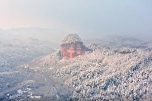 ČAROBNA I ROMANTIČNA SCENA: Sneg na planini Maiđi u provinciji Gansu