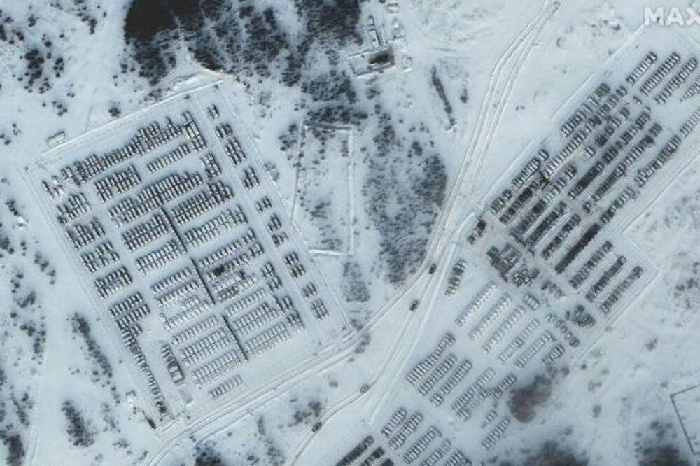 RUSI DOLAZE? Eksperti nervozni nakon što su satelitski snimci otkrili da su se ruske trupe opasno približile ukrajinskoj granici