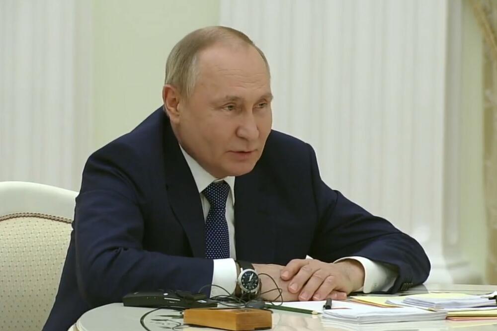 FOTOGRAFIJE DOKAZ DA NEŠTO NIJE U REDU SA PUTINOM?! Kremlj objavio slike predsednika, svi gledaju u OVO
