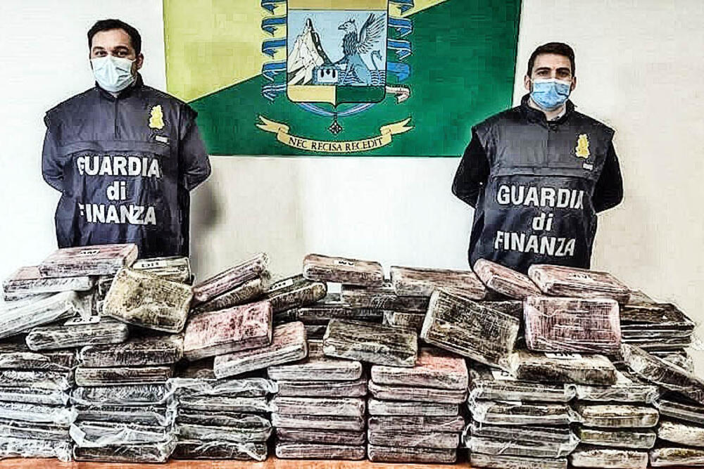 zaplenjeno skoro pola tone kokaina vrednog 30 miliona evra