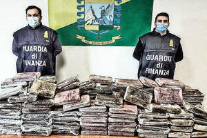 BROD S KOKAINOM I MRTVIM SRBINOM STIGAO IZ BRAZILA: Policija nadgledala tovar od 30 miliona evra, PORED TELA NIJE NAĐENO SEČIVO!