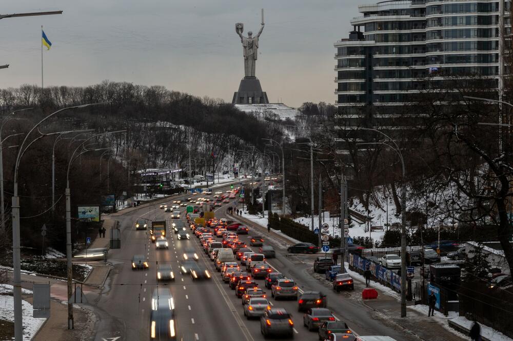 SAD ZATVARAJU SVOJU AMBASADU U KIJEVU Privremeno je premeštaju u Lavov, grad na zapadu Ukrajine