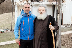 SVI ZAJEDNO MOŽEMO OBNOVITI KONAK: Aleksandar Kikanović trčao do Manastira Svete Trojice