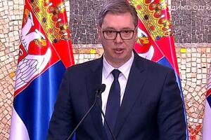I OVAJ PUT U RADNOJ ATMOSFERI, JER MI NE ZNAMO DRUGAČIJE: Predsednik Vučić večeras u prostorijama Srpske napredne stranke (FOTO)