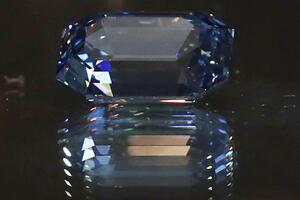 AUKCIJA Plavi dijamant mogao bi da bude prodat u aprilu za 48 miliona dolara! FOTO