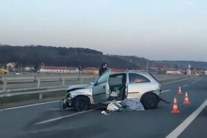 ŽESTOK UDES NA AUTO-PUTU KOD ALEKSINCA "Opel Korsa" smrskana u smeru ka Nišu, saobraćaj se odvija otežano (VIDEO)