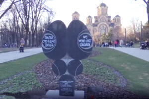 SKANDALOZNO! VANDALI ODLOMILI BISTU MALE MILICE RAKIĆ (3): Spomenik deci žrtvama NATO agresije ponovo oštećen!