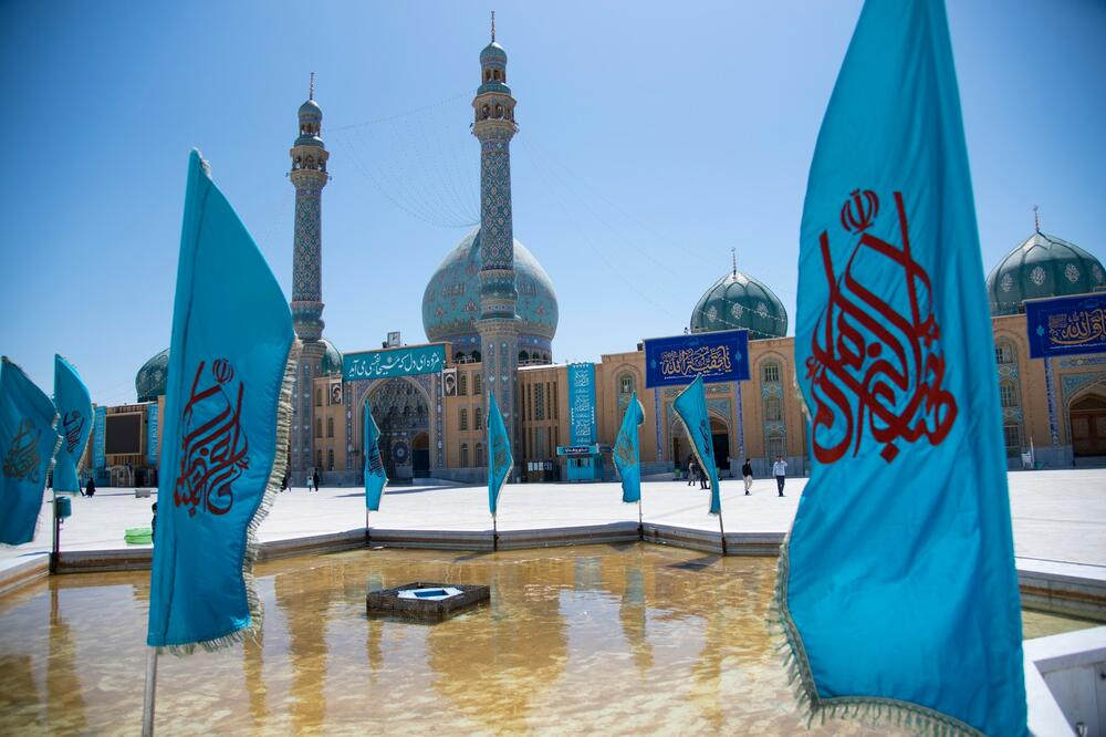 CRNI DAN U IRANU: Posle aviona, kamion se zabio u džamiju u svetom gradu Komu