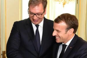 OGLASIO SE MAKRON: Predsednik Francuske otkrio detalje razgovora sa predsednikom Vučićem