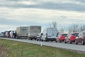 PROVLAČILA SE IZMEĐU VOZILA, PA POGINULA: Nesreća u Smederevu, vozač kamiona oborio ženu (74), preminula u bolnici