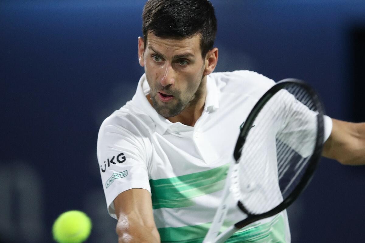 Non lo lascerei nemmeno fare la doccia, figuriamoci giocare a tennis!  LA CAMPAGNA PUBBLICA contro Novak è iniziata!