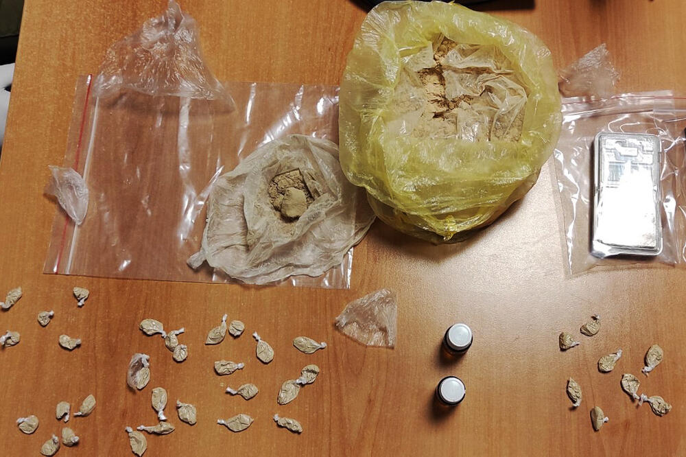 PALI DILERI NA ZVEZDARI: Policija im pronašla heroin i metadon