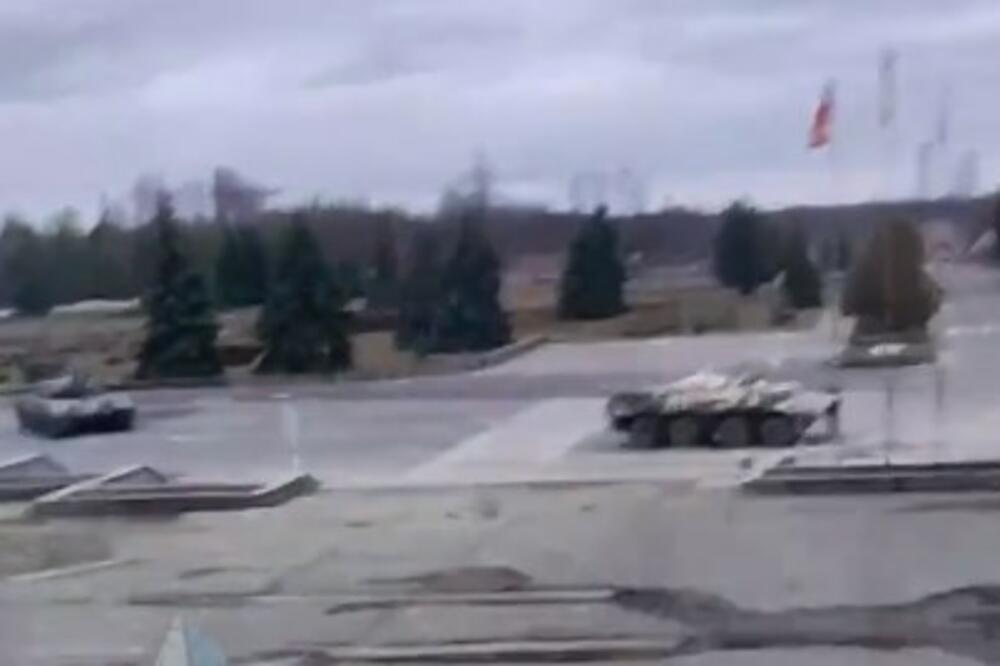 PRVI SNIMCI RUSKIH TENKOVA ISPRED ČERNOBILJA: Zelenski potvrdio informaciju o ruskim snagama kod elektrane VIDEO