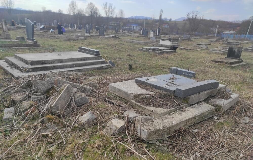 Kosovo, grobovi