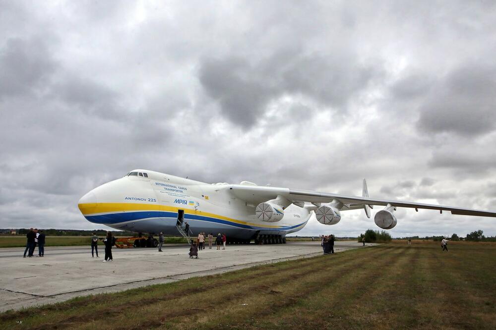 UNIŠTEN NAJVEĆI TRANSPORTNI AVION NA SVETU AN-225 U BORBI ZA AERODROM HOSTOMEL?! Da li su ga Rusi zaista razneli u pramparčad!