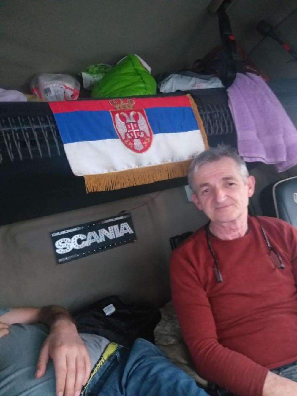 Dragan Lazović u svom kamionu