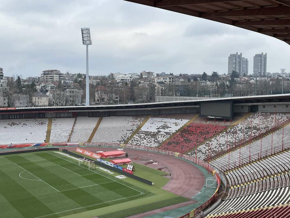 Stadion Crvene zvezde, slomljene stolice