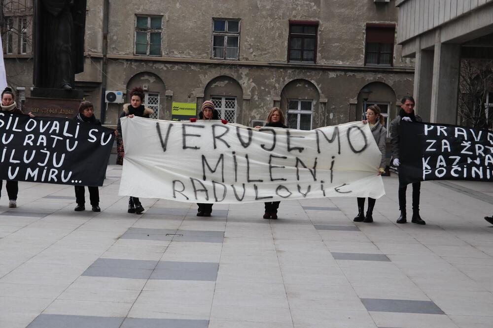 Mika Aleksić, Žene u crnom