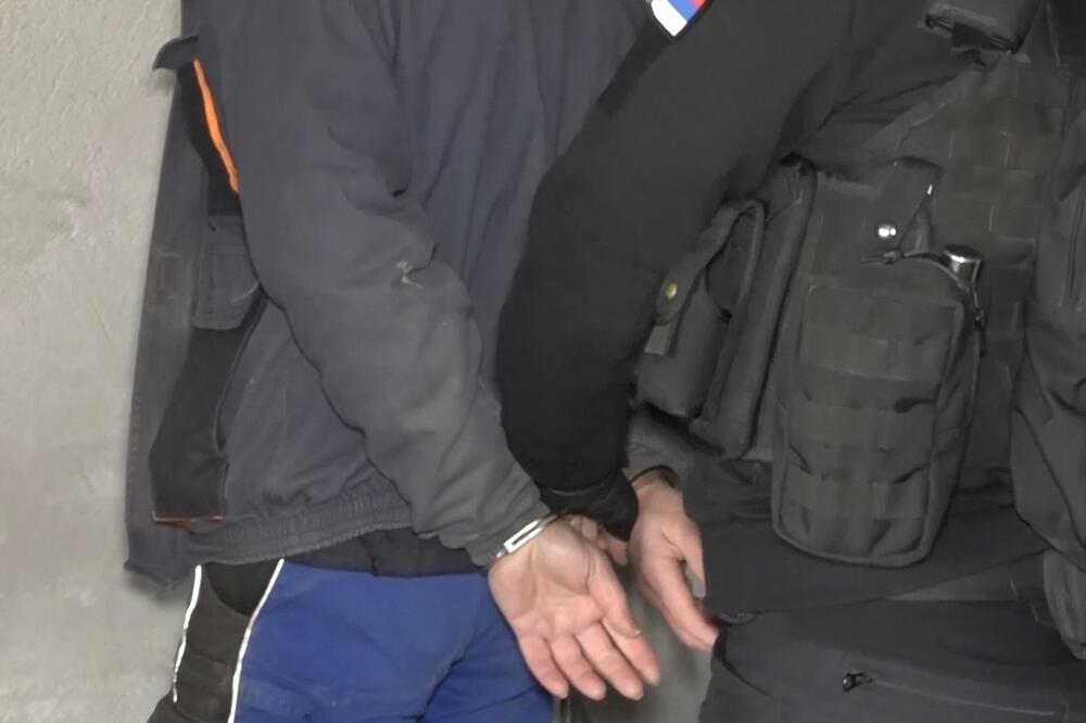 TUKAO DEVOJKU (26) I TERAO JE DA SE PROSTITUIŠE, PA JOJ OTIMAO PARE: Oglasila se policija posle hapšenja u Kragujevcu