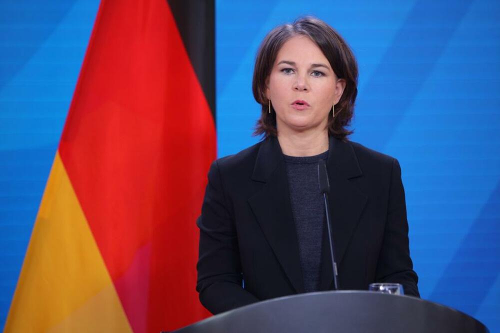 SAD SE PERU! MINISTARSTVO UBLAŽAVA IZJAVU ŠEFICE DIPLOMATIJE: Nemačka nije strana u ratu