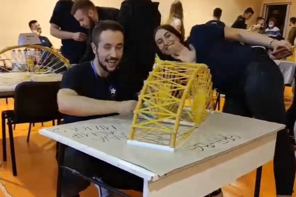 NESVAKIDAŠNJE TAKMIČENJE U NOVOM PAZARU: Studenti građevine i arhitekture nadmeću se u izradi mostova od špageta?!