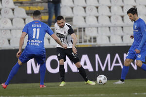 PROMAŠAJ GODINE! PARTIZAN JE IMAO SREĆE VIŠE NEGO IKAD: Mladost u 60 sekundi dala gol i promašila neverovatan zicer! VIDEO