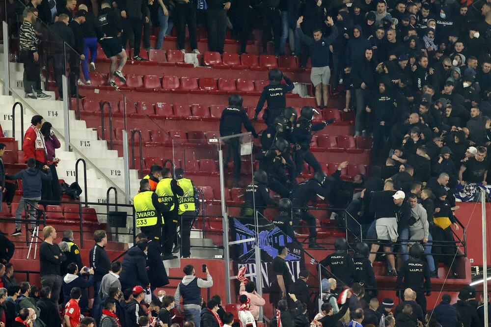 DRAKONSKA KAZNA ZA ZAGREPČANE: Dinamo na žestokom udaru UEFA zbog ustaških zastava i scena iz Sevilje koje su obišle Evropu VIDEO
