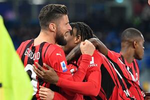 ŽIRU VODI ROSONERE KA TITULI: Milan pobedio Napoli za povratak na prvo mesto Serije A