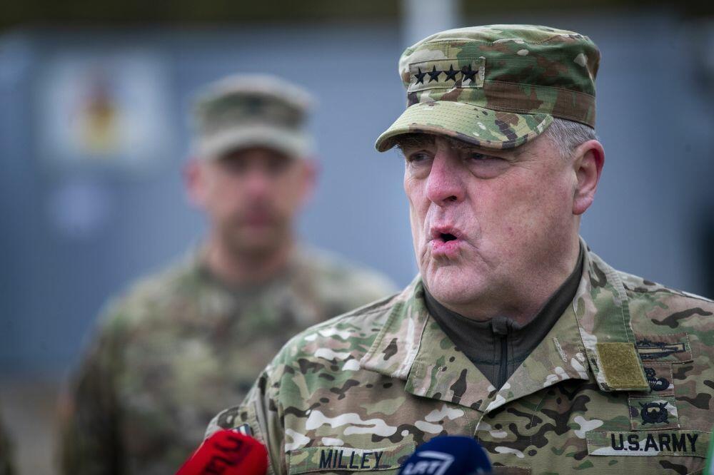 KRIJU LOKACIJU AERODROMA KAO ZMIJA NOGE: Američki general nadgleda isporuku oružja na glavnoj tački blizu UKRAJINSKE GRANICE!