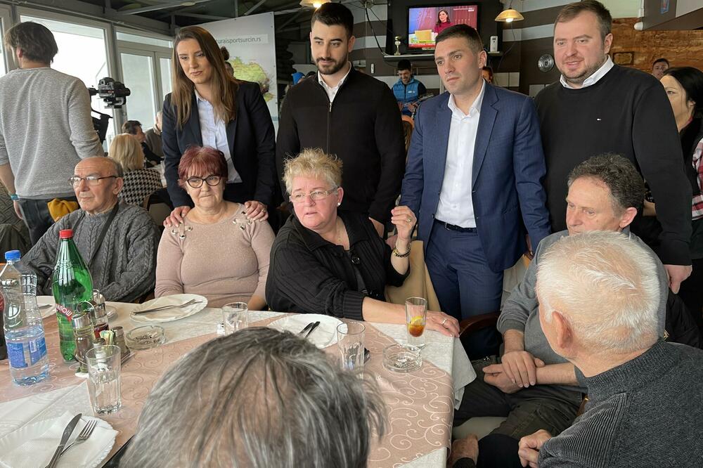PENZIONERI SU TEMELJ NAŠEG DRUŠTVA: Kandidati sa liste Aleksandar Vučić-Zajedno možemo sve razgovarali sa sugrađanima u Surčinu