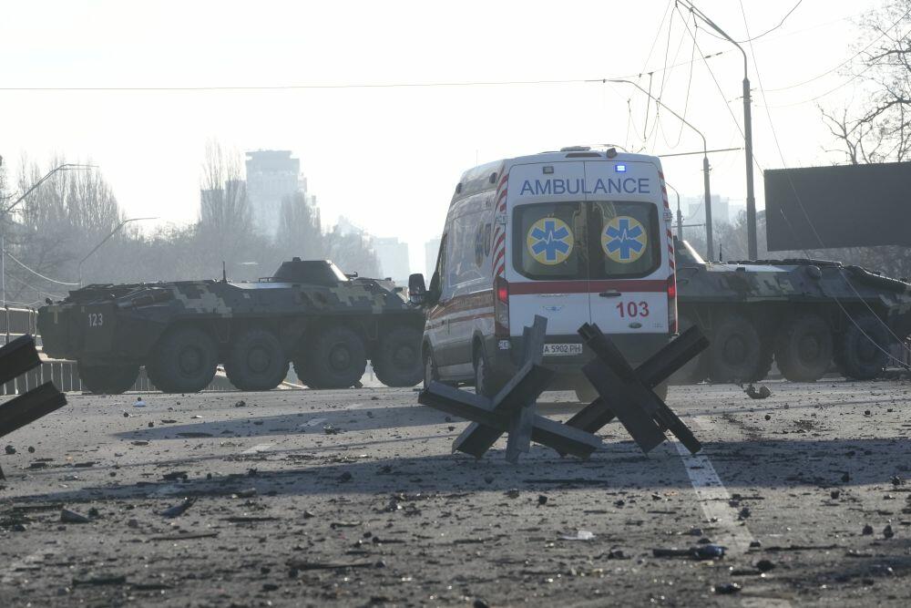 Ukrajina, Kijev, Hitna pomoć, tenkovi, barikade