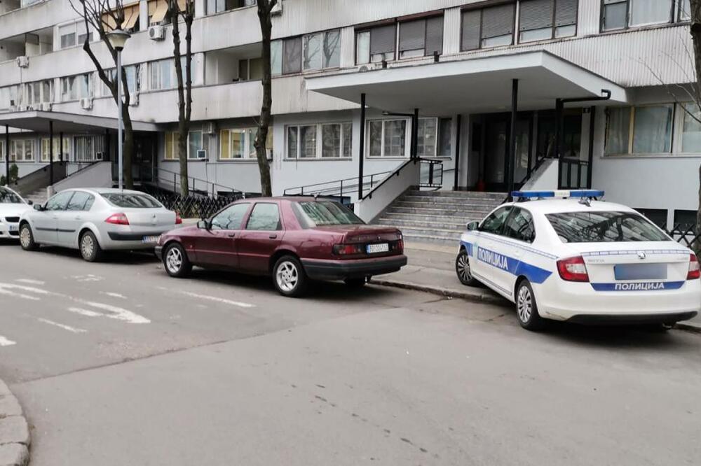 POLICAJAC SEBI PUCAO U GLAVU: Teška nesreća u Novom Beogradu