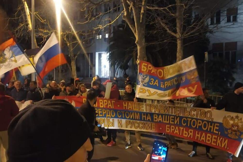 SKUP PODRŠKE RUSIJI U PODGORICI: Nismo protiv Ukrajine, nego protiv Zelenskog!