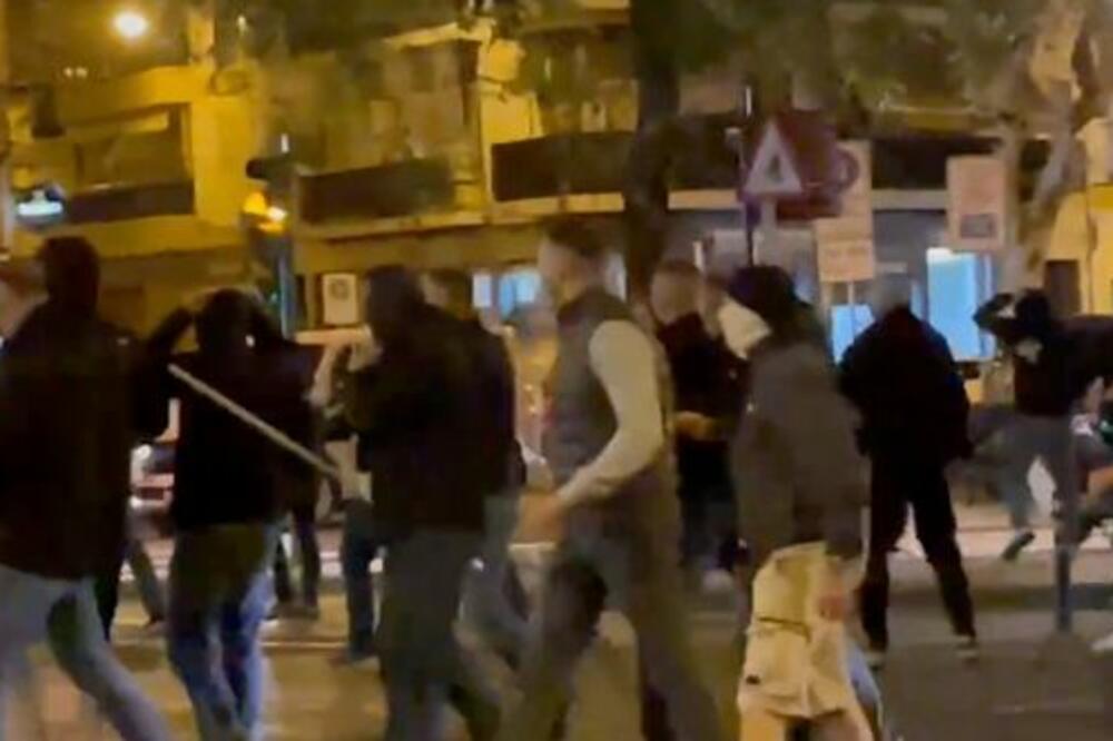 ŽESTOKA UVERTIRA! Sve je PRŠTALO na ulicama Sevilje: Tuča navijača Vest Hema i Ajntrahta! Večeras će biti BURNO (VIDEO)