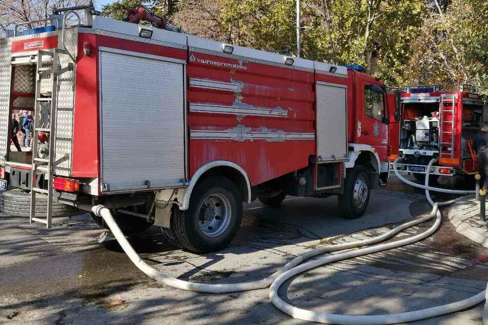 POŽAR U OBRENOVCU: Kuhinja restorana "Favorit" u plamenu, jedna osoba povređena