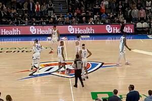 CIRKUS! Neverovatna scena na NBA meču: Svi su bili u ŠOKU kada su videli igrače na startu utakmice! (VIDEO)
