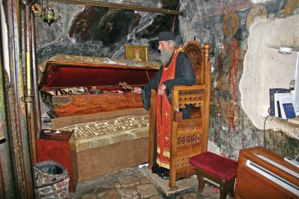 Mošti Svetog Vasila na Ostrogu