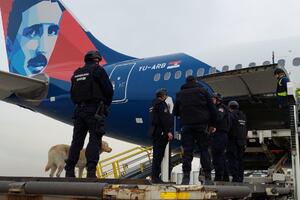 MUP POTVRDIO: Dojava o bombi u avionu na letu za Moskvu i danas bila lažna! (FOTO)