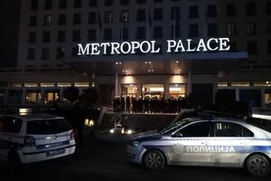 ŽESTOKA NAVIJAČKA TUČA ISPRED HOTELA METROPOL U BEOGRADU: Napadnuti navijači Rendžersa, policija brzo reagovala (VIDEO)