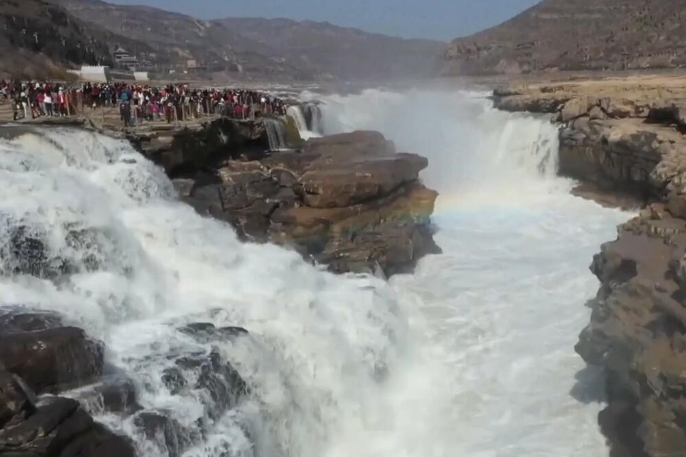 ŽUTA REKA Vodopad Hukou najlepši je u proleće VIDEO