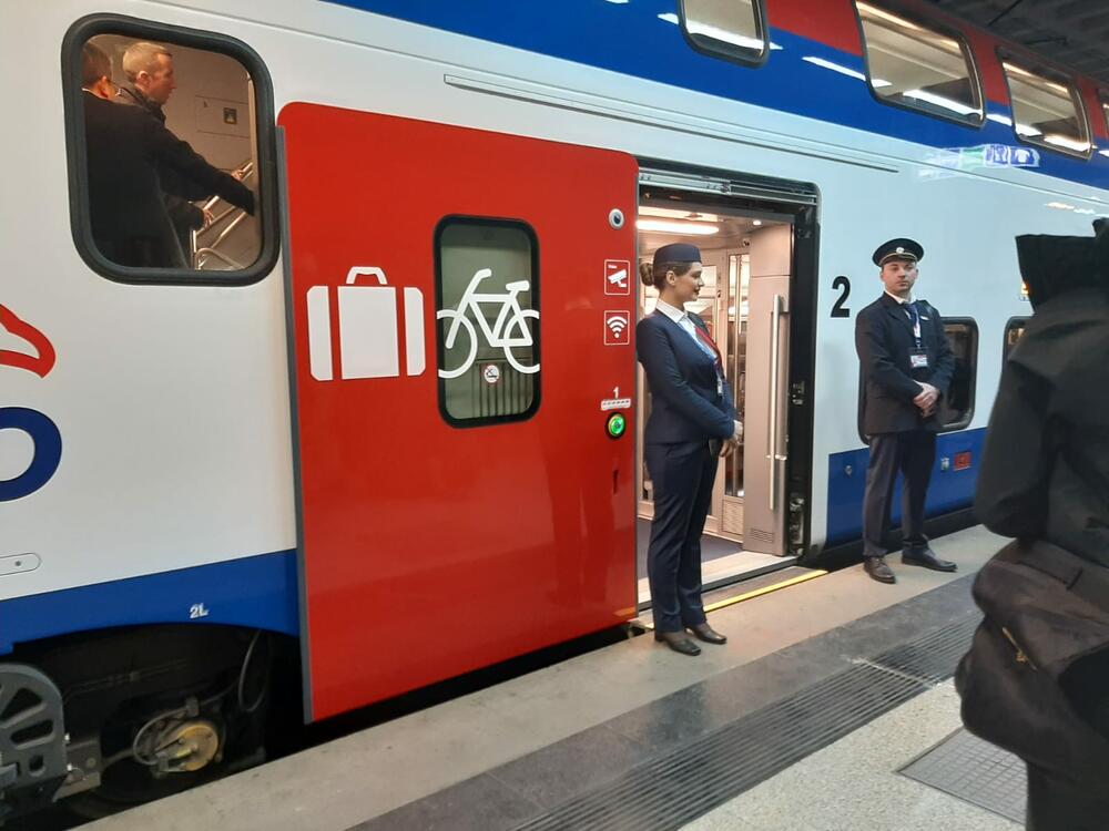 Aleksandar Vučić, brzi voz, voz