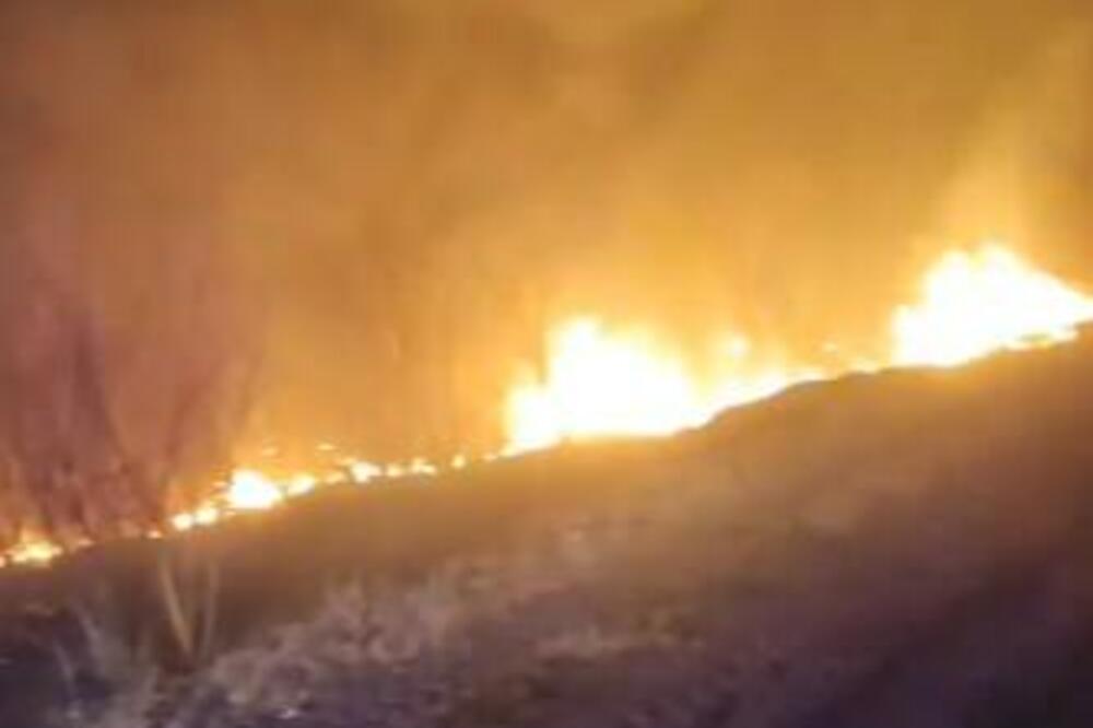 VELIKI POŽAR KOD BAČA: Vatrogasci se bore s plamenom! (VIDEO)