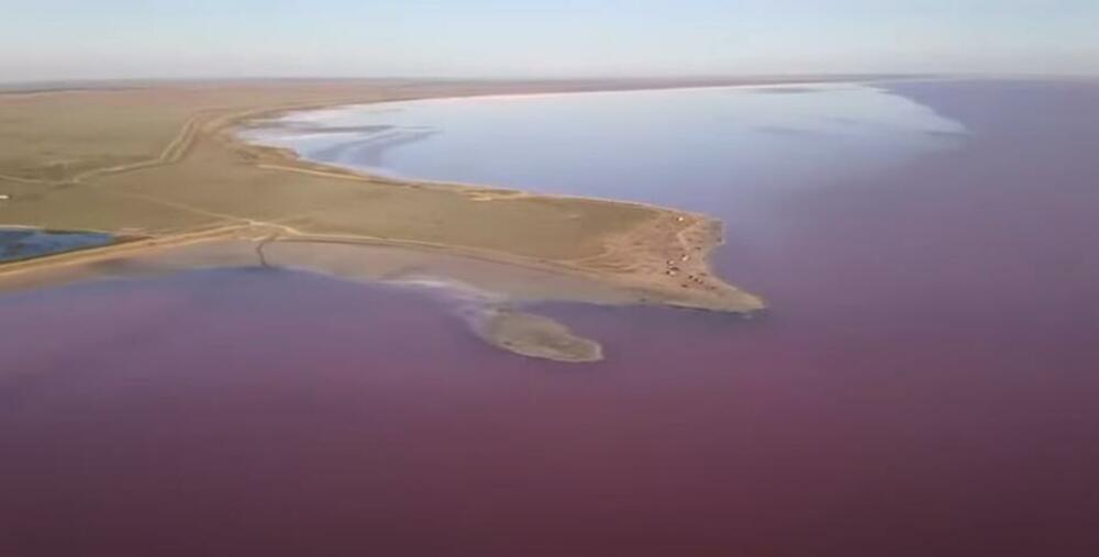 jezero Lemurija, Lemurija, ružičasto jezero