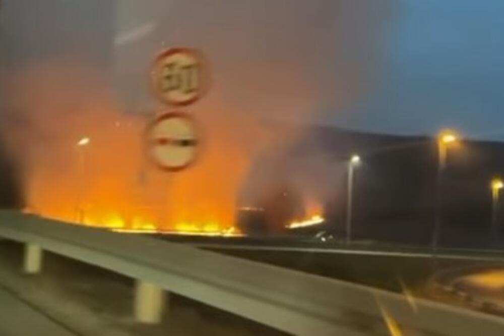 VATROGASCI SE BORE SA VATROM PORED AUTO-PUTA: Požar buknuo kod Mladenovca (VIDEO)