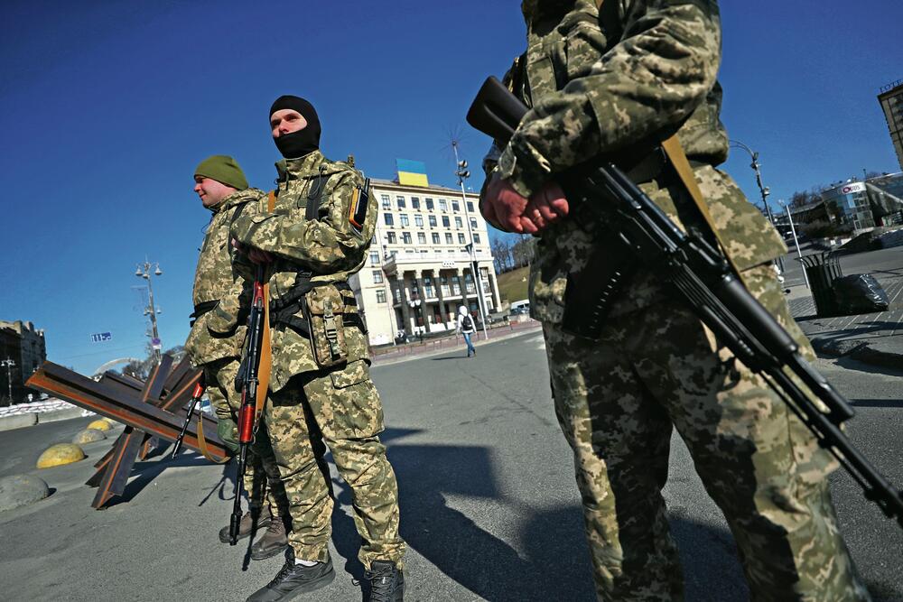Kontrolni punkt... Ukrajinski vojnici u Kijevu