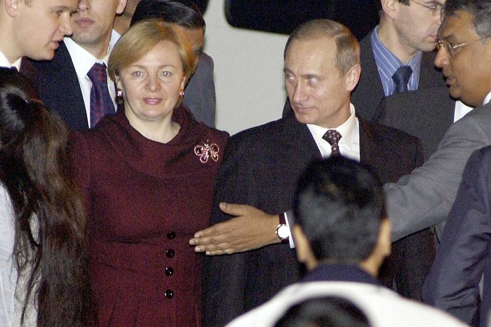 MISLILA SAM DA ME OSTAVLJA, A ZAPRAVO ME PITAO DA SE UDAM ZA NJEGA: Putinova BIVŠA ŽENA ispričala kako ju je zaprosio