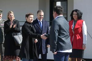 PREMIJERKA BRNABIĆ I MINISTAR STEFANOVIĆ PODELILI KLJUČEVE: Stanovi za 152 pripadnika Ministarstva odbrane i Vojske Srbije