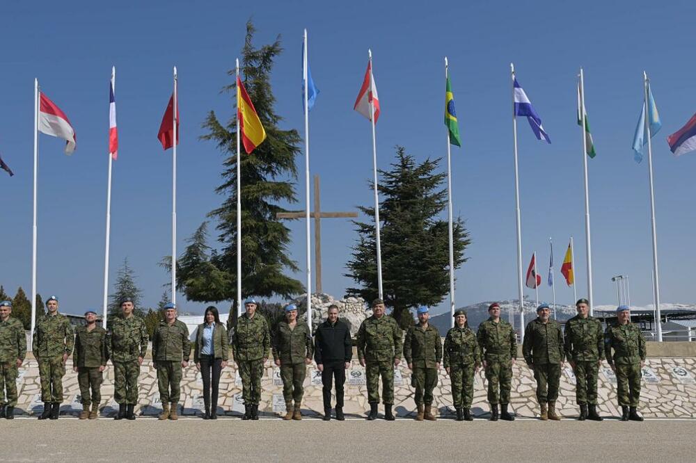 MINISTAR STEFANOVIĆ SA GENERALOM VASKEZOM: Posetio bazu misije UNIFIL u Libanu u kojoj su i pripadnici Vojske Srbije