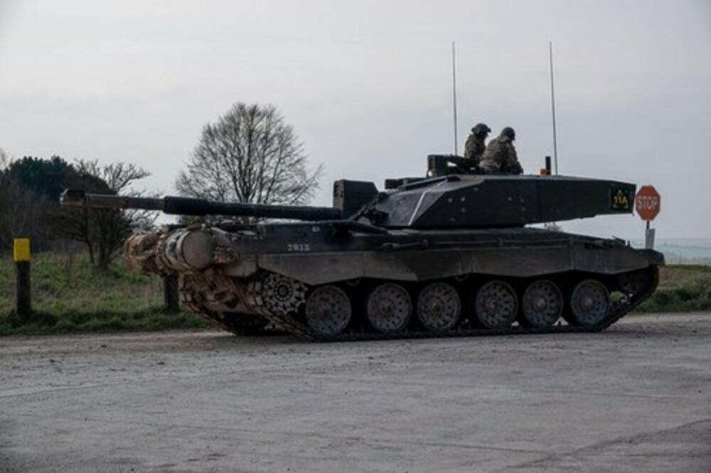 BRITANCI OLADILI UKRAJINCE! Ministar odbrane Ben Volas: Naši tenkovi vam neće pomoći, evo šta možete da uradite protiv Rusa!